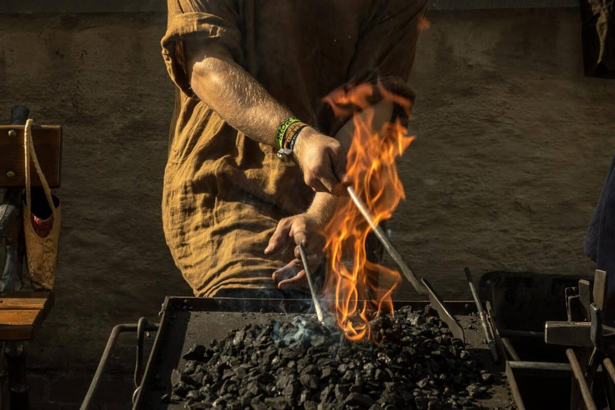 La forge à charbon un artisanat ancestral toujours en activité