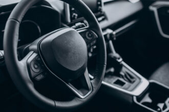 Sécurisez votre voiture avec une canne antivol efficace